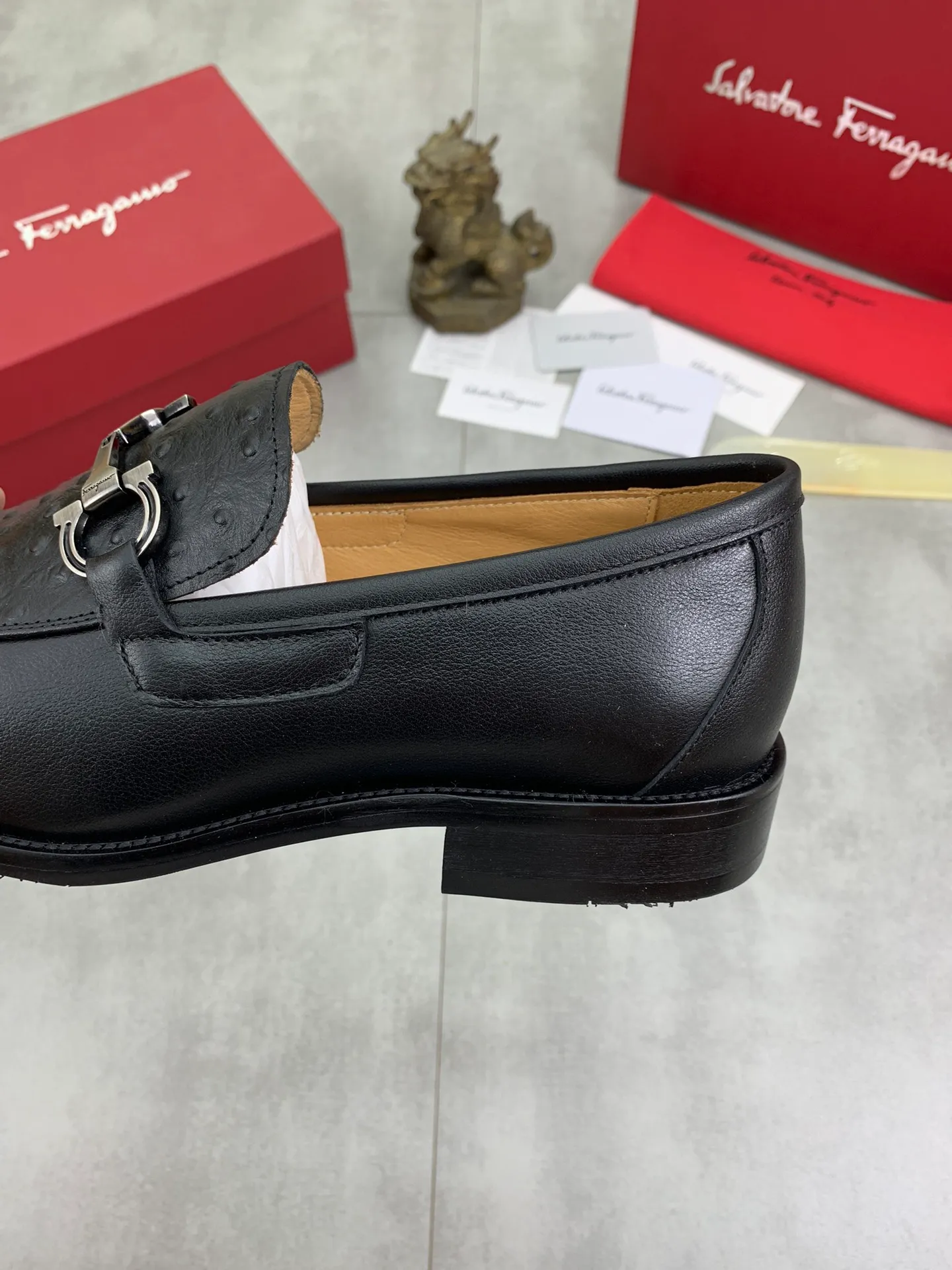 Men's Men's Shoes 💰P460💰[New Style] Water-dyed Niuli 🆘[Salvatore Ferragamo] Ferragamo's latest casual business leather shoes for men! Available at counters simultaneously! The fabric is made of specially imported original pebbled calfskin, and the lining is made of imported water-dyed cowhide. It is absolutely luxurious and leads the fashion trend. Matching code: 38-45 (46 can be customized) multiple colors available